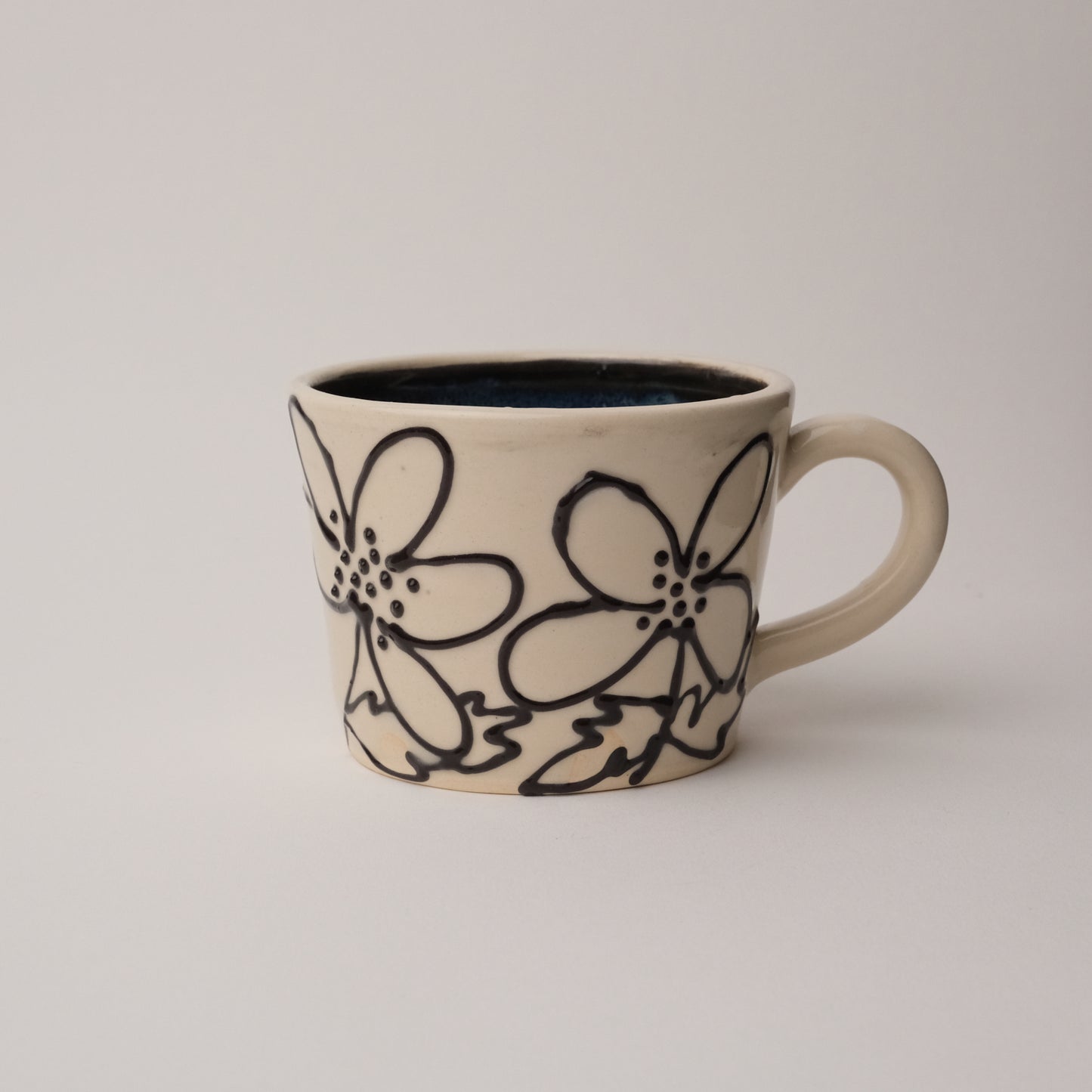 Black and White Flower Sliptrail Mug