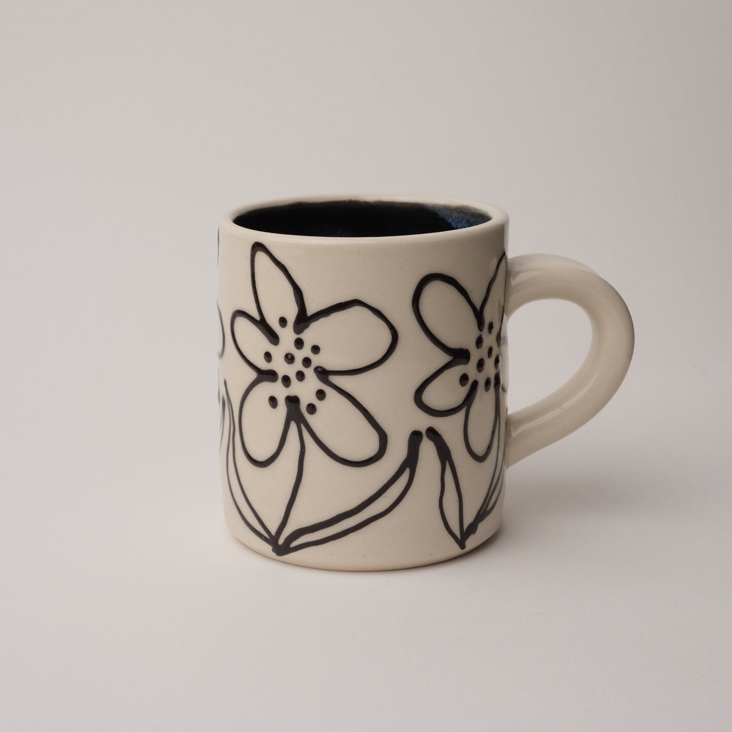 Black and White Flower Sliptrail Mug