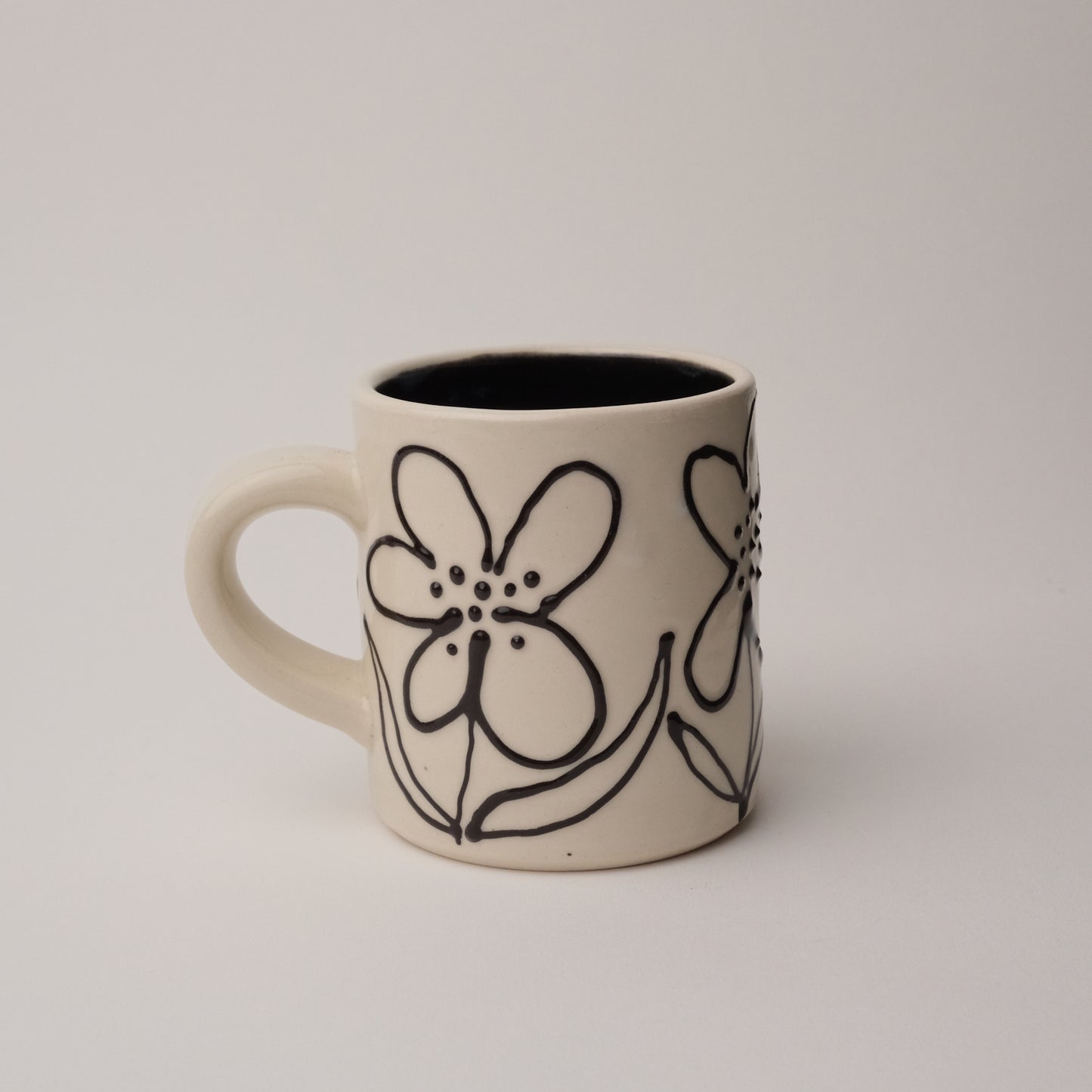Black and White Flower Sliptrail Mug
