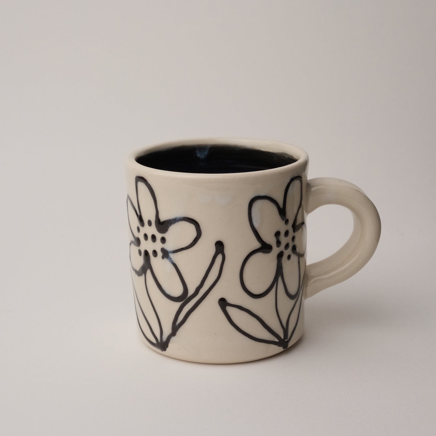 Black and White Flower Sliptrail Mug