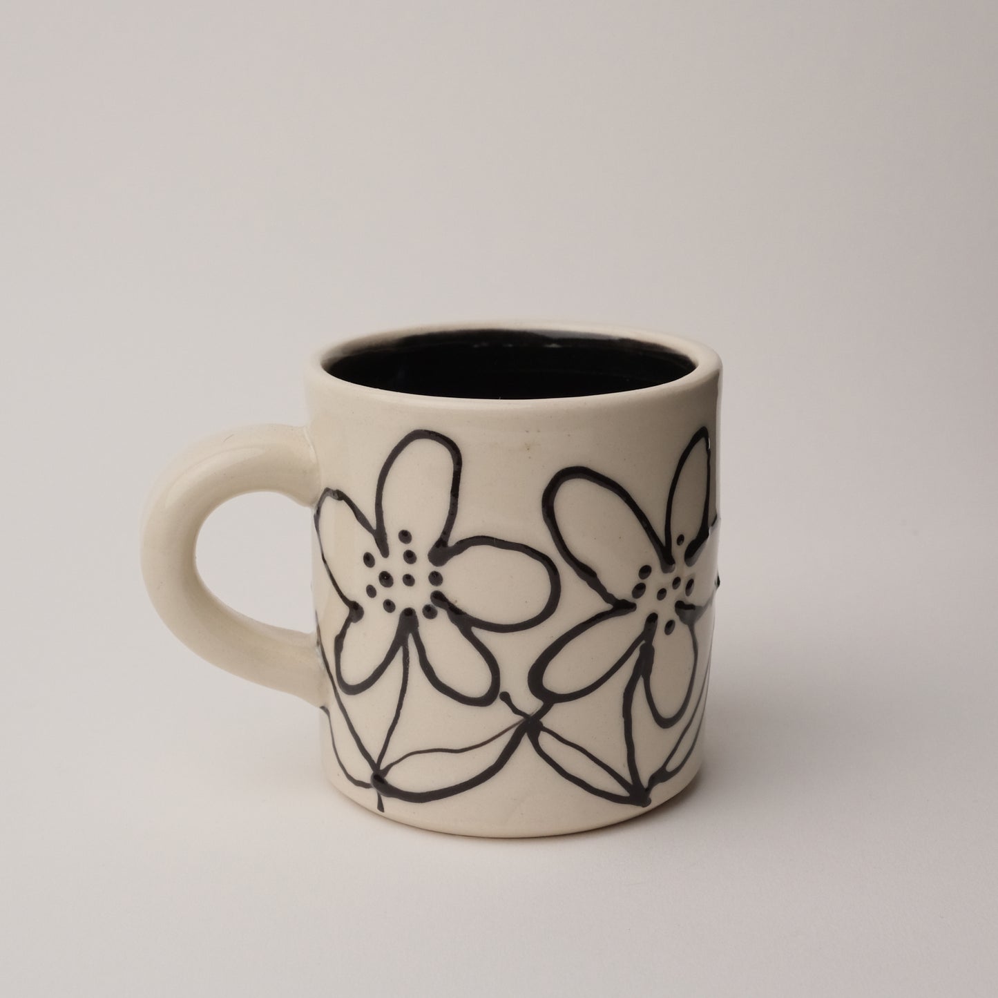 Black and White Flower Sliptrail Mug