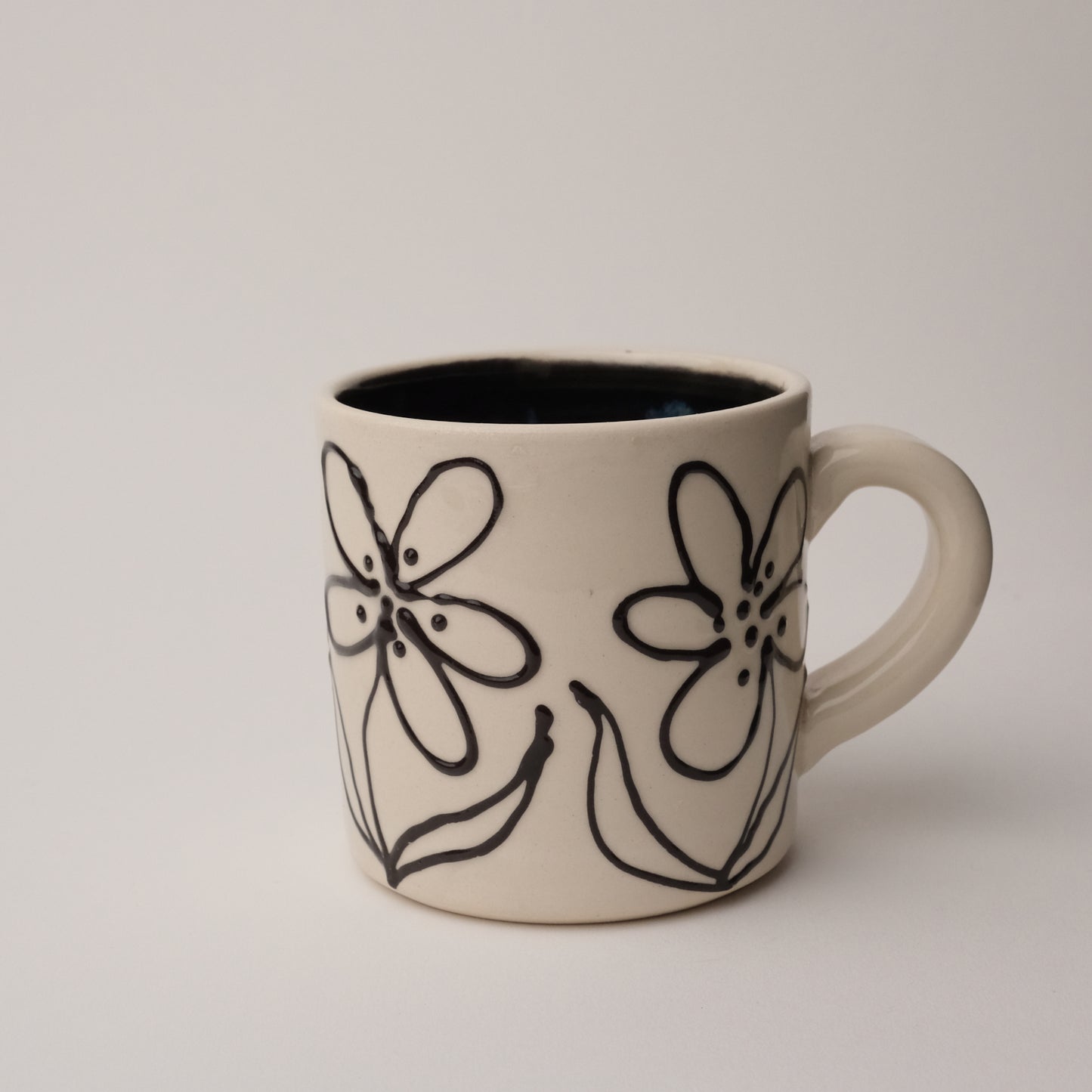 Black and White Flower Sliptrail Mug