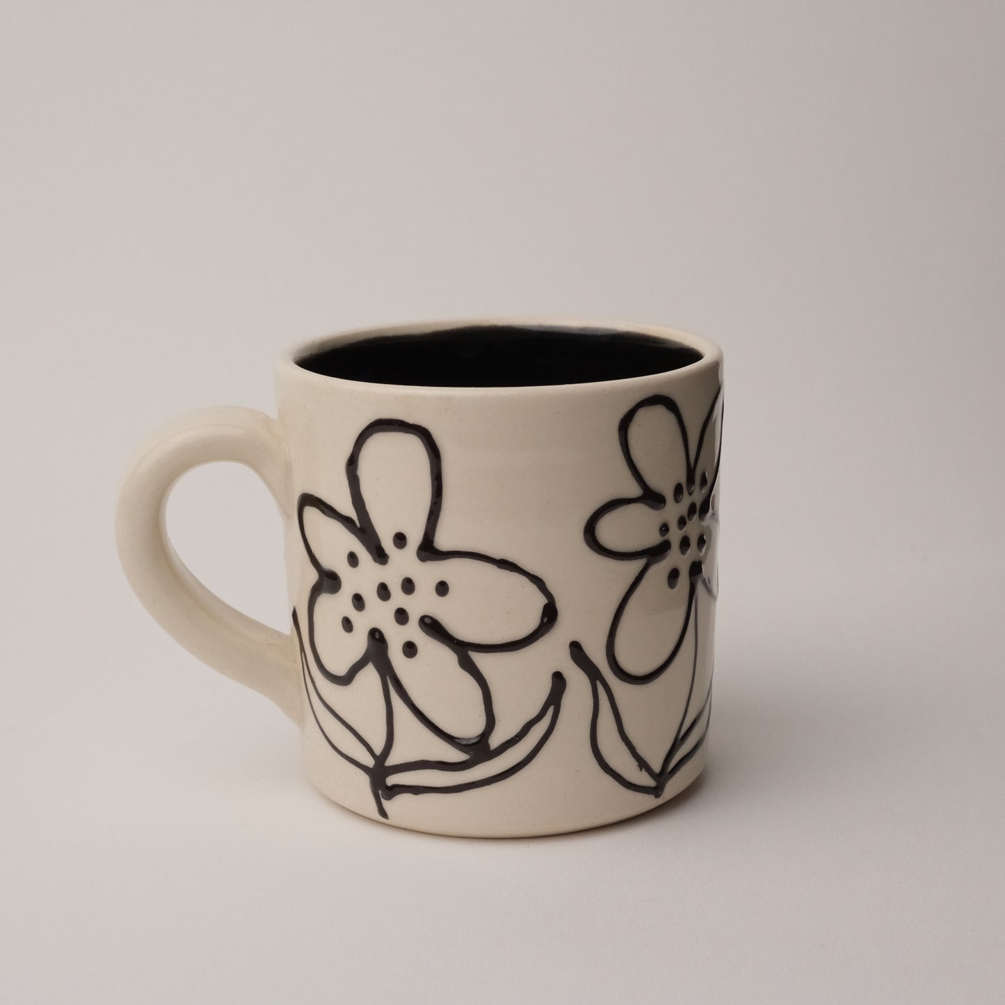 Black and White Flower Sliptrail Mug