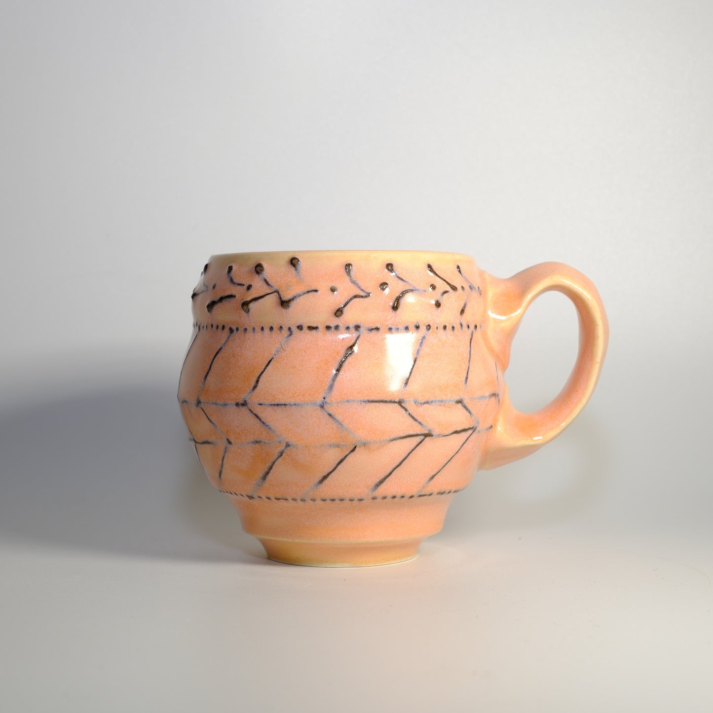 Peach Sliptrail Mug / Teacup