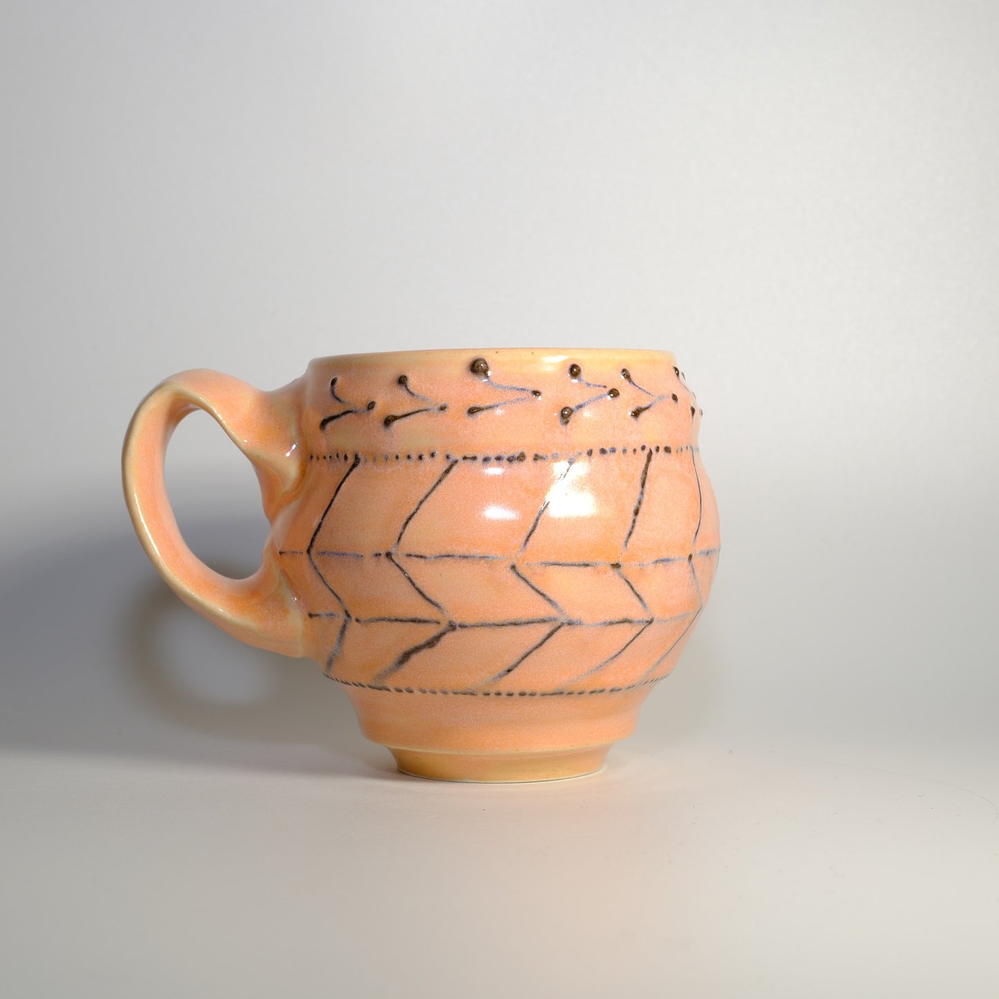 Peach Sliptrail Mug / Teacup